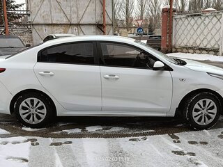 2020 Kia Rio IV, белый, 1100000 рублей, вид 1