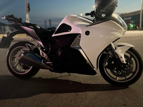 2012 Honda VFR 1200, белый, 889000 рублей, вид 4
