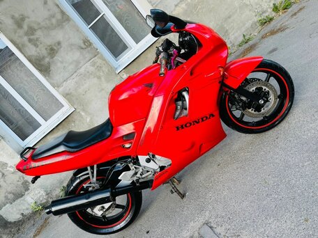 1991 Honda CBR 600F, красный, 300000 рублей, вид 3