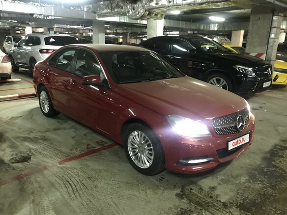 2012 Mercedes-Benz C-Класс 180 BlueEFFICIENCY III (W204) Рестайлинг, красный - вид 1