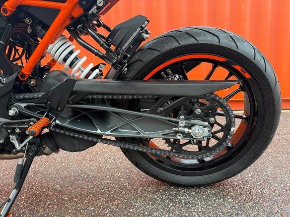 2023 KTM 250 Duke, чёрный, 399990 рублей - вид 19