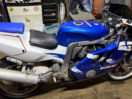 1994 Suzuki GSX-R 400, белый, 280000 рублей, вид 2