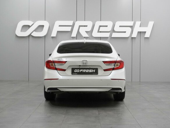 2021 Honda Accord X Рестайлинг, белый, 2349000 рублей - вид 3