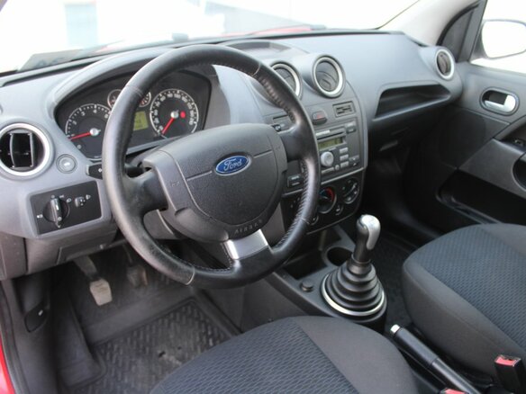 2006 Ford Fiesta Mk5, красный - вид 11