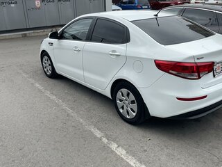 2015 Kia Rio III Рестайлинг, белый, 1550000 рублей, вид 3