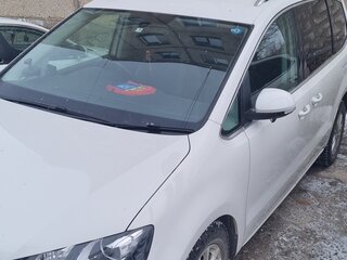 2013 Volkswagen Sharan II, белый, 1400000 рублей, вид 2