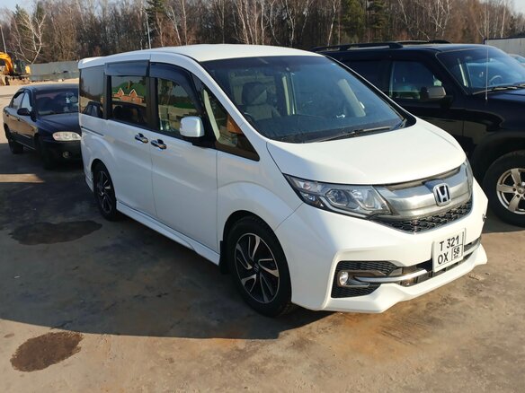 2017 Honda Stepwgn Spada V Рестайлинг, белый, 2140000 рублей - вид 3