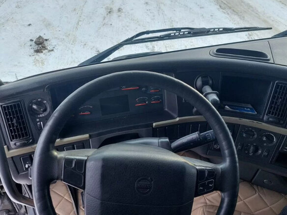2009 Volvo FH, чёрный, 3250000 рублей - вид 6