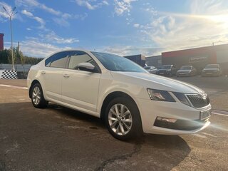 2018 Skoda Octavia III (A7) Рестайлинг, белый, 1420000 рублей, вид 4