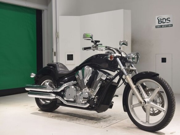 2010 Honda VT 1300CS Sabre, чёрный - вид 32