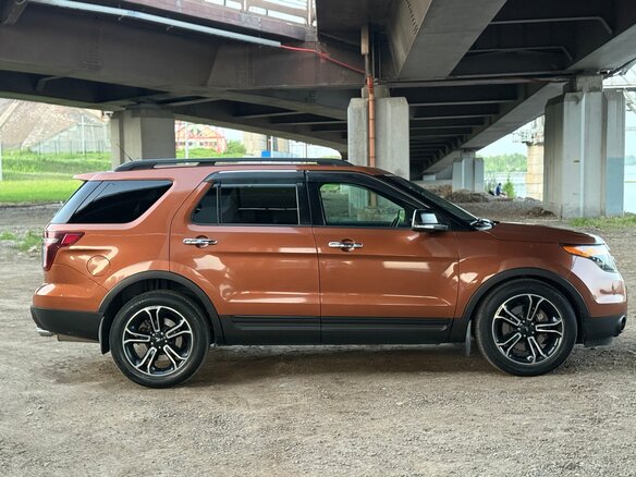 2013 Ford Explorer Sport V, оранжевый, 2300000 рублей - вид 3