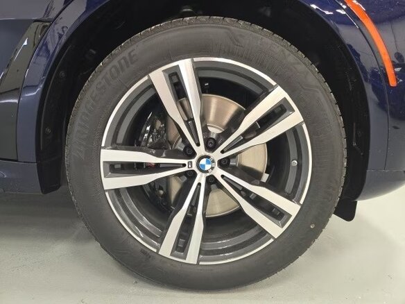 2026 BMW X7 40i I (G07) Рестайлинг, синий, 18008400 рублей - вид 5