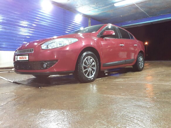 2011 Renault Fluence I, красный - вид 2