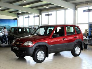 2018 Chevrolet Niva I Рестайлинг, чёрный, 950000 рублей, вид 1
