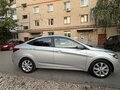 2015 Hyundai Solaris I Рестайлинг, серебристый, 950000 рублей - вид 2