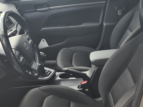 2018 Hyundai Elantra VI (AD), серебристый, 1075000 рублей - вид 4