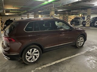 2020 Volkswagen Tiguan II Рестайлинг, коричневый, 3490000 рублей, вид 2