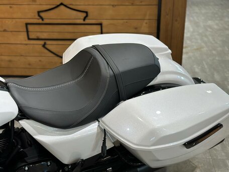 2025 Harley-Davidson Street Glide, белый, 3800000 рублей, вид 2