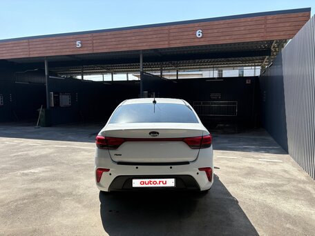 2017 Kia Rio IV, белый, 1300000 рублей, вид 3