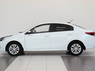2020 Kia Rio IV, белый, 1178000 рублей, вид 4