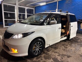 2005 Honda Elysion I, белый, 1490000 рублей, вид 4