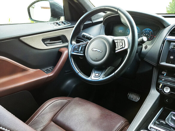 2016 Jaguar F-Pace I, белый, 3400000 рублей - вид 9