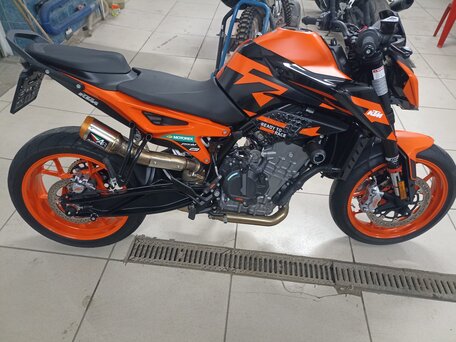 2022 KTM 890 Duke GP, оранжевый, 1050000 рублей, вид 2