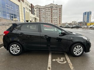 2016 Kia Rio III Рестайлинг, чёрный, 1200000 рублей, вид 3