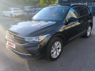 2021 Volkswagen Tiguan II Рестайлинг, чёрный, 3399000 рублей, вид 1