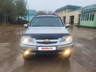 2013 Chevrolet Niva I Рестайлинг, серебристый, 599000 рублей, вид 1