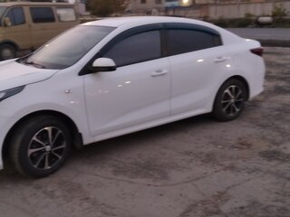 2020 Kia Rio IV Рестайлинг, белый, 1600000 рублей, вид 2