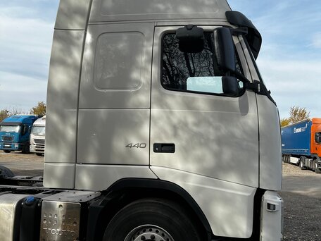 2013 Volvo FH, белый, 4800000 рублей, вид 3