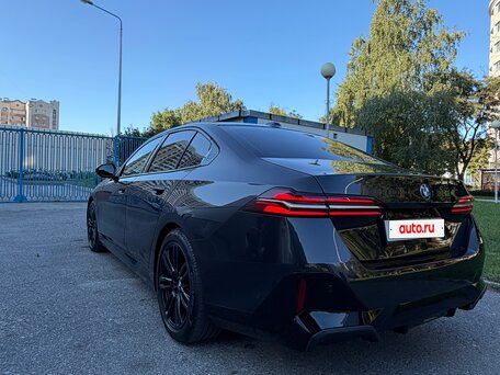2023 BMW 5 серии 520d xDrive VIII (G60/G61/G68), серый, 7800000 рублей, вид 5