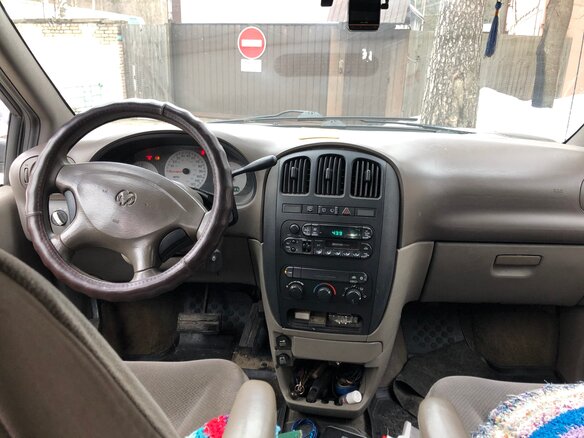2001 Dodge Caravan 3-speed IV, серебристый - вид 5