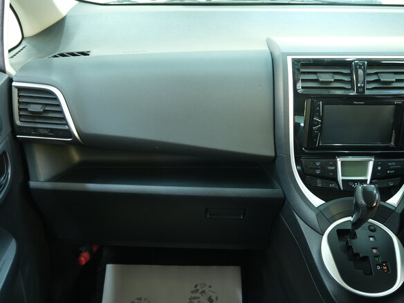 2015 Toyota Ractis II, белый - вид 15