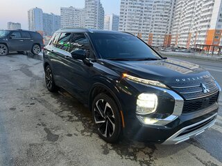 2021 Mitsubishi Outlander IV, чёрный, 4200000 рублей, вид 1