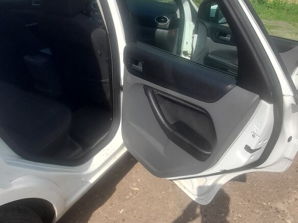 2009 Ford Focus II Рестайлинг, белый, 450000 рублей - вид 4