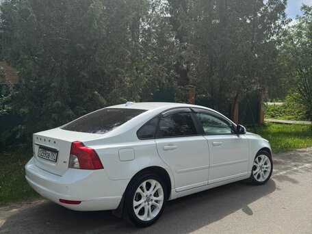 2011 Volvo S40 II Рестайлинг, белый, 800000 рублей, вид 3