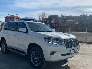 2018 Toyota Land Cruiser Prado 150 Series Рестайлинг 2, белый, 5800000 рублей, вид 3
