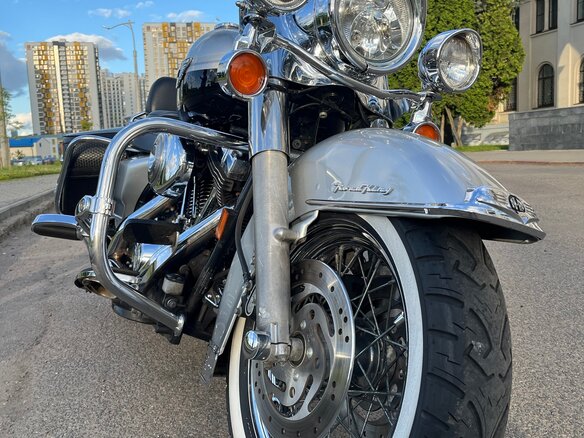 2003 Harley-Davidson Road King, серебристый, 700000 рублей - вид 3
