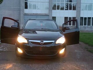 2011 Opel Astra J, чёрный, 700000 рублей, вид 2