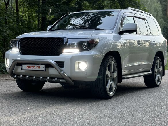 2010 Toyota Land Cruiser 200 Series, белый, 2800000 рублей