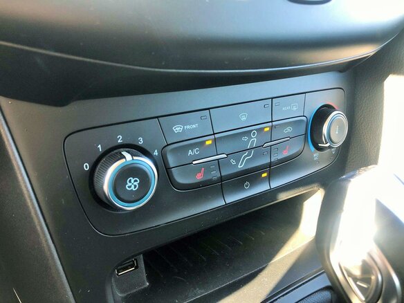 2016 Ford Focus III Рестайлинг, серебристый - вид 10