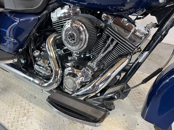 2010 Harley-Davidson Road King, синий, 610000 рублей - вид 17