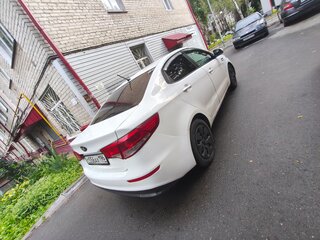 2015 Kia Rio III Рестайлинг, белый, 385000 рублей, вид 3