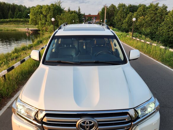 2015 Toyota Land Cruiser 200 Series Рестайлинг 2, белый - вид 2