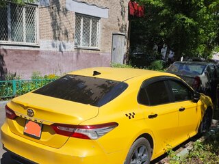 2021 Toyota Camry VIII (XV70) Рестайлинг, жёлтый, 2300000 рублей, вид 2