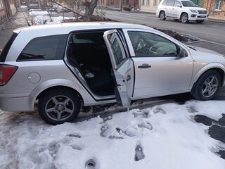 2011 Opel Astra H Рестайлинг, серебристый, 680000 рублей, вид 3