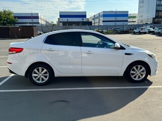 2015 Kia Rio 6-speed III, белый, 850000 рублей, вид 3