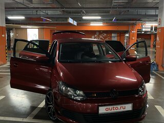 2014 Volkswagen Polo V, красный, 999999 рублей, вид 4